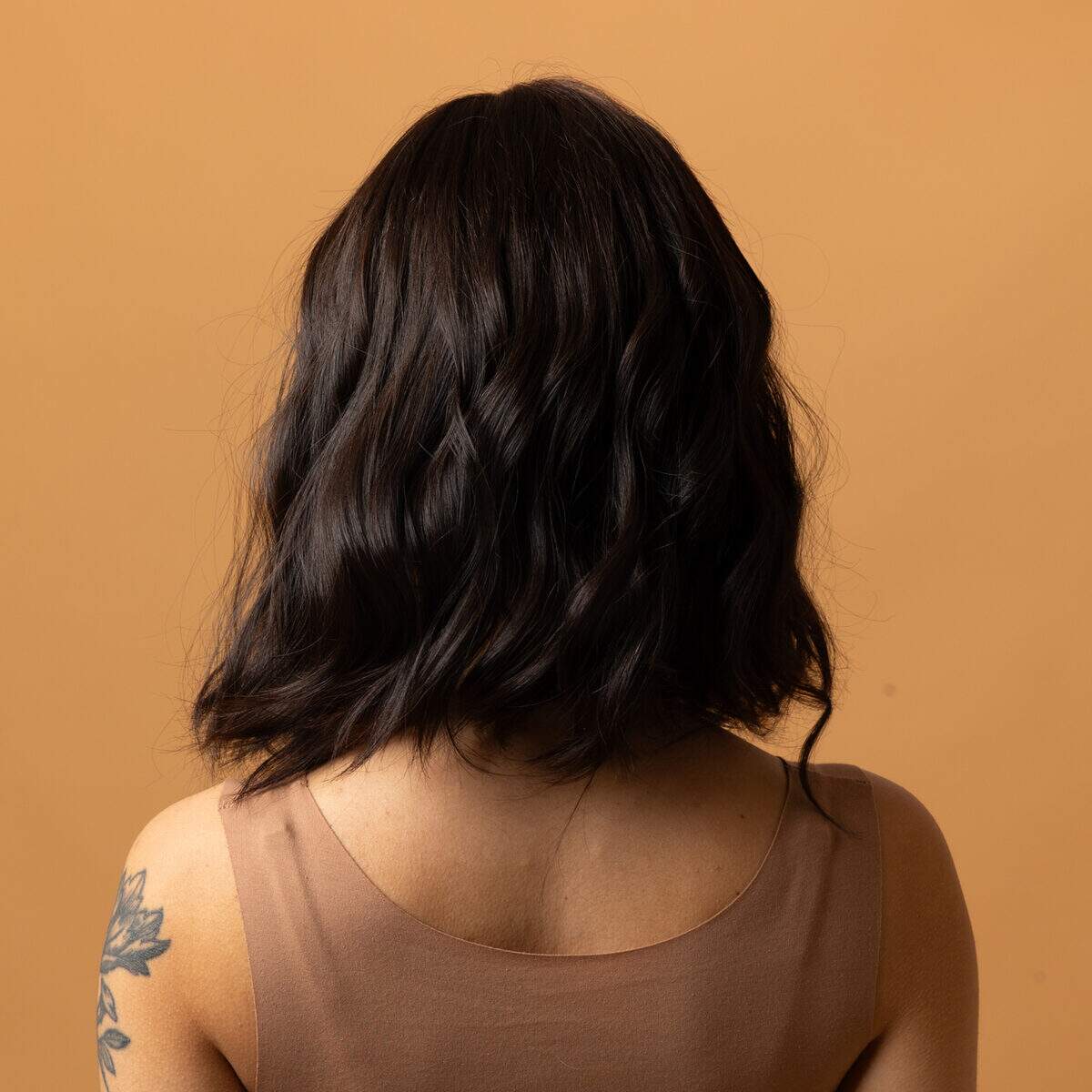 Image de Perruque en cheveux naturel vierge - Carré 15 cm - brun foncé