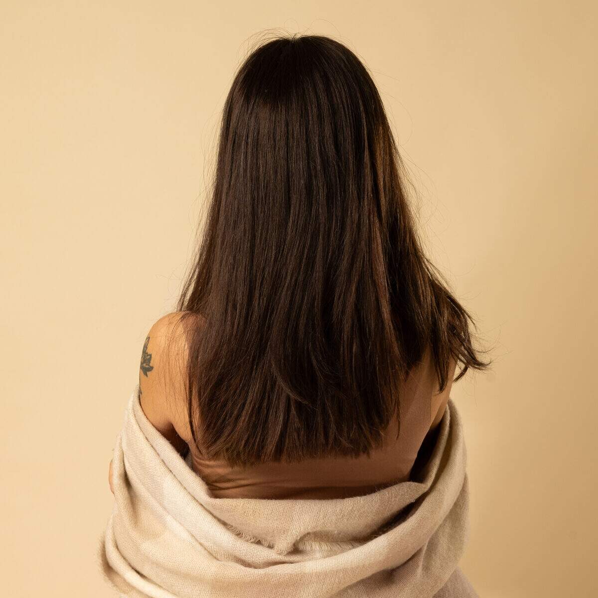 Image de Perruque en cheveux naturel vierge - Mi-longue 25 cm - brun foncé