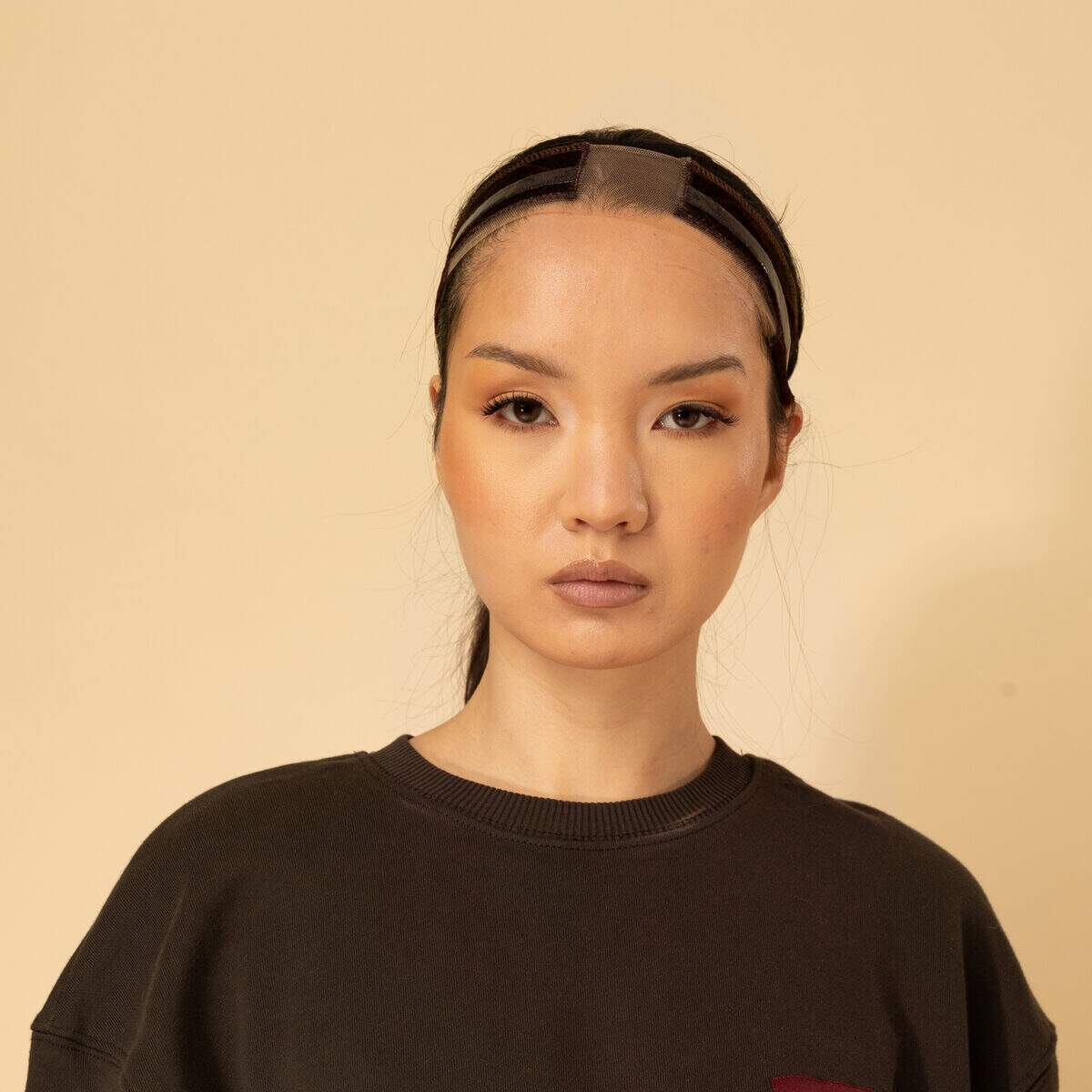 profil du bandeau ajustable assurant un maintien stable de la perruque