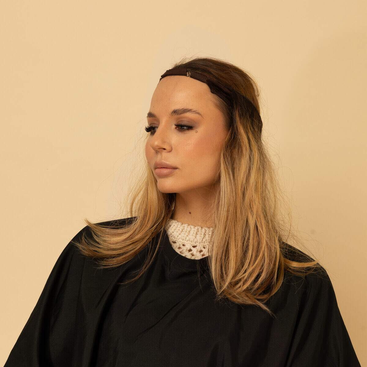 hair band mi long brun fonce effet chevelure naturelle avec volume leger et fluide