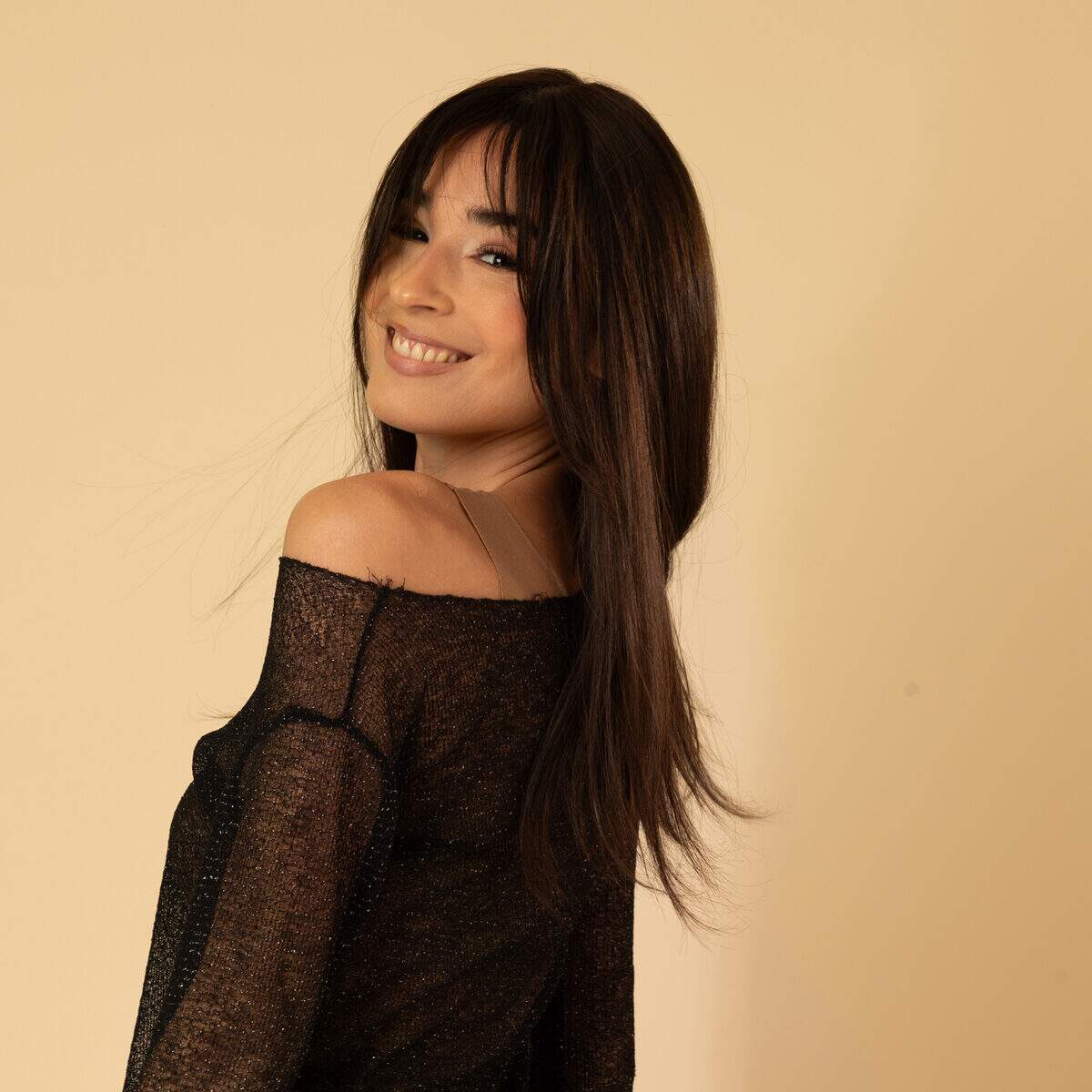 perruque artisanale style moderne coupe fluide et naturelle