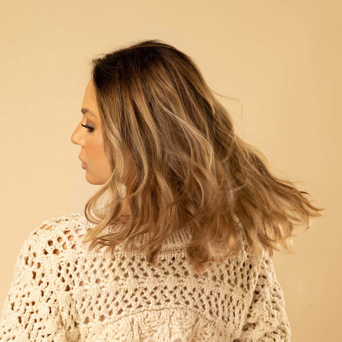 perruque blonde avec racines ombre effet profondeur naturel cheveux vierges mi longs