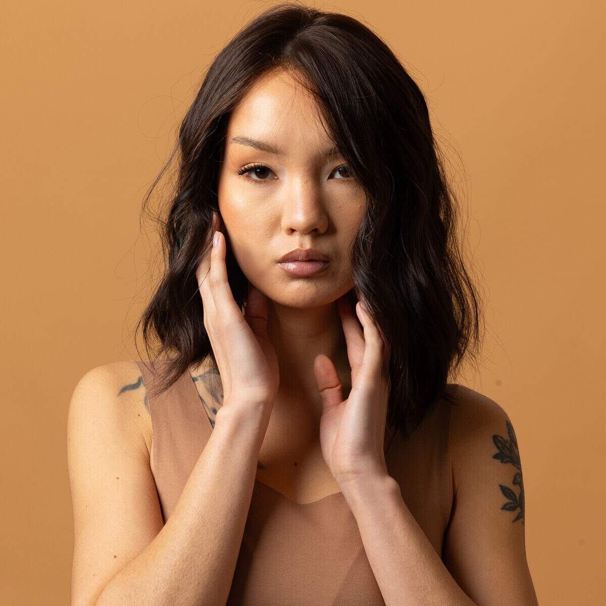 Perruque en cheveux naturel vierge - Carré 15 cm - brun foncé