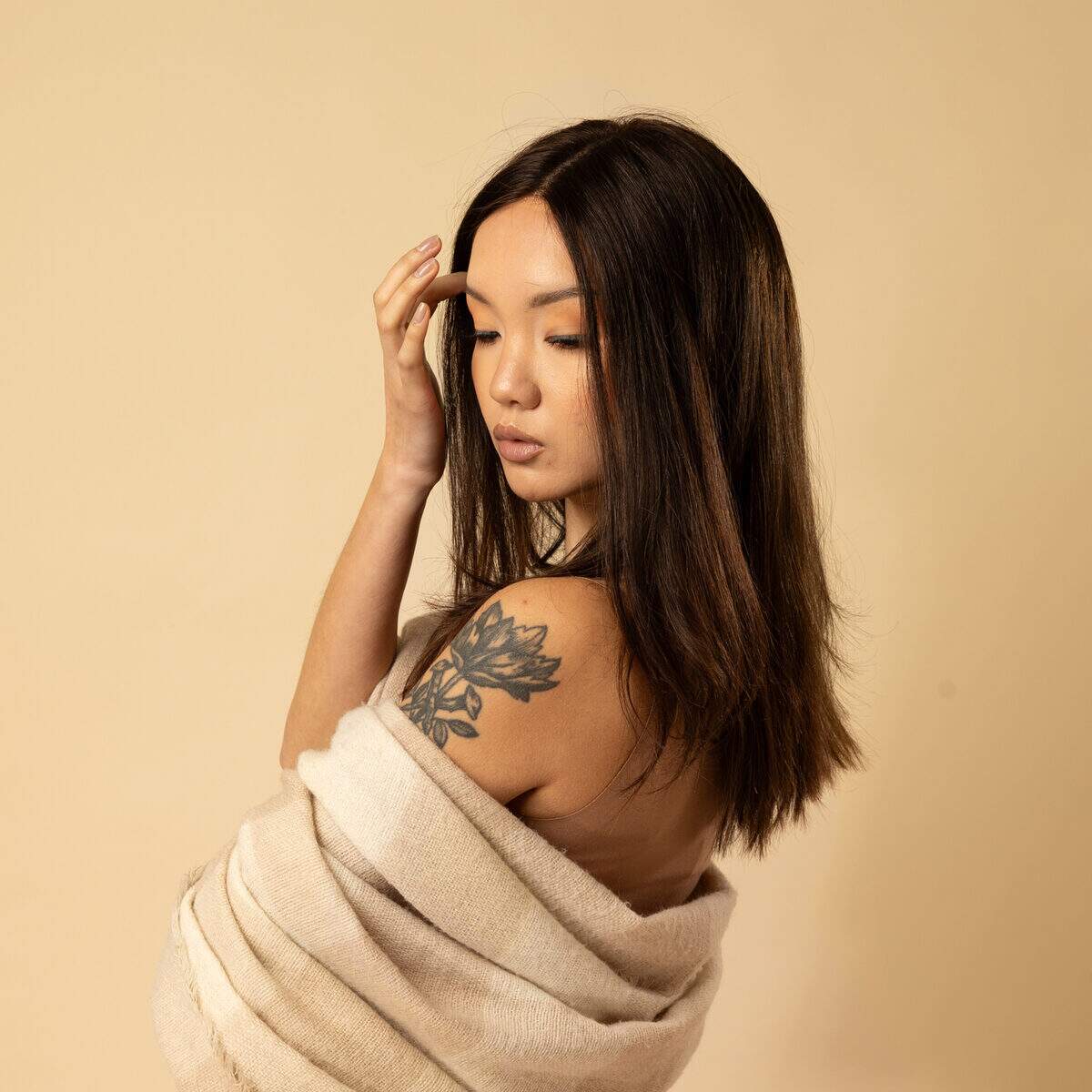 perruque faite main en cheveux naturels volume leger et mouvement naturel