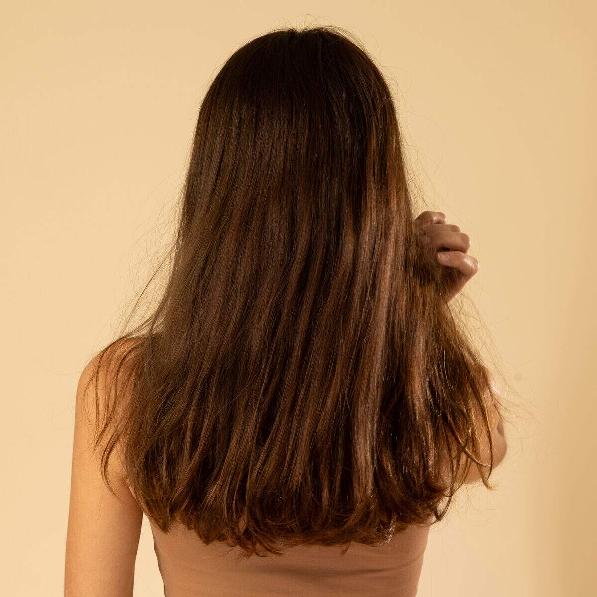 zoom texture cheveux naturels vierges perruque faite main finition douce et soignee