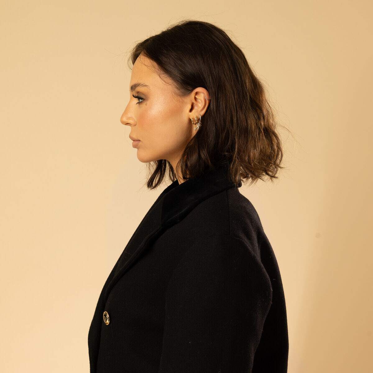 perruque haut de gamme cheveux naturels ondules style raffine et leger