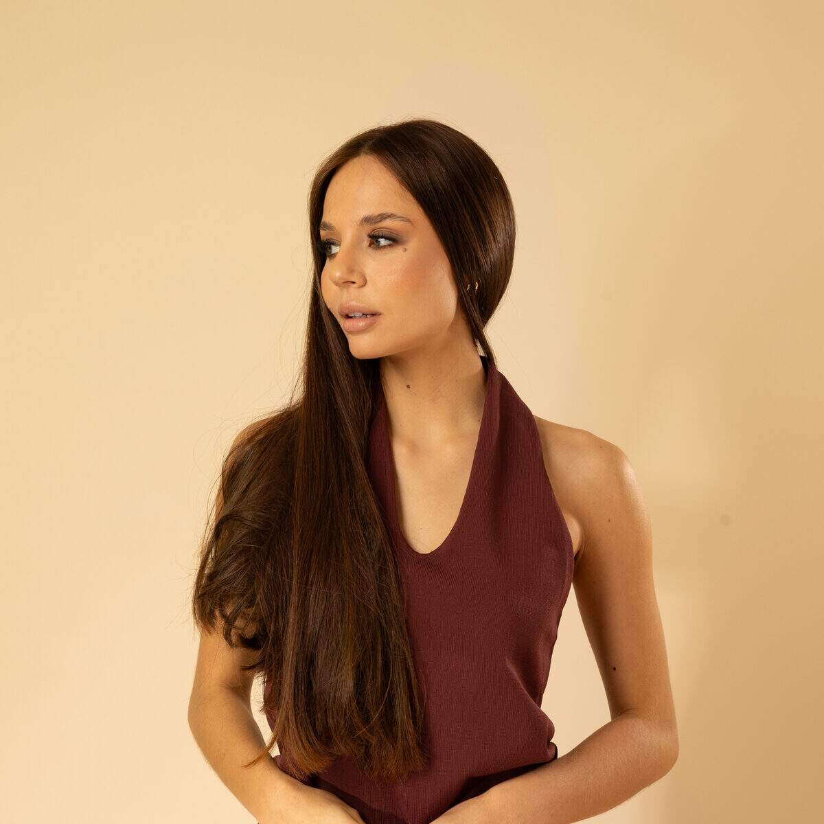 perruque artisanale chatain cheveux naturels densite equilibree pour un rendu naturel