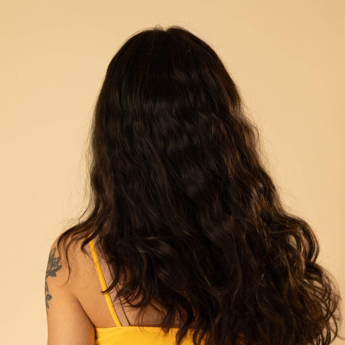 perruque cheveux vierges brun fonce maintien confortable et ajustement naturel