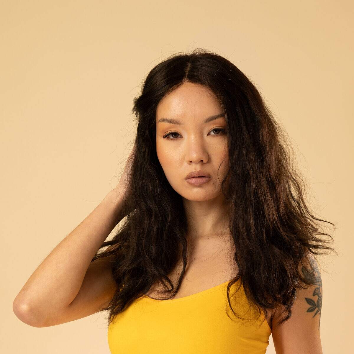 vue arriere perruque mi longue brun fonce densite naturelle cheveux vierges