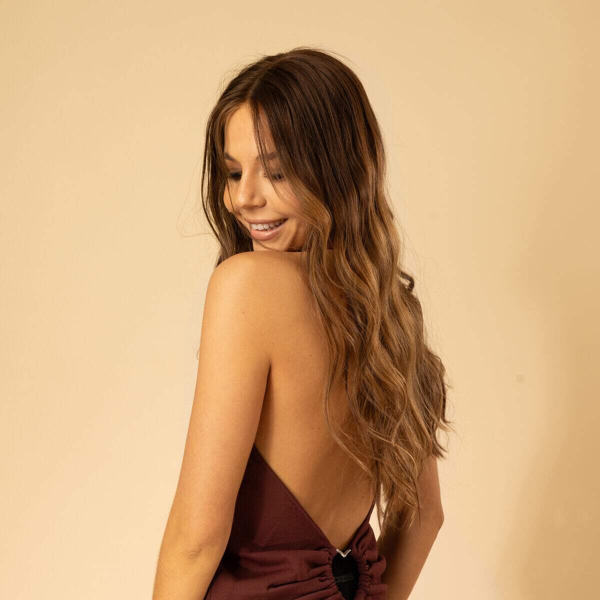 cheveux naturels chatain brillante perruque longue effet lumineux