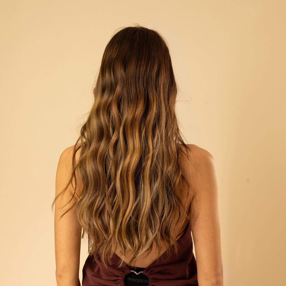 perruque de luxe chatain coiffure naturelle avec mouvement leger