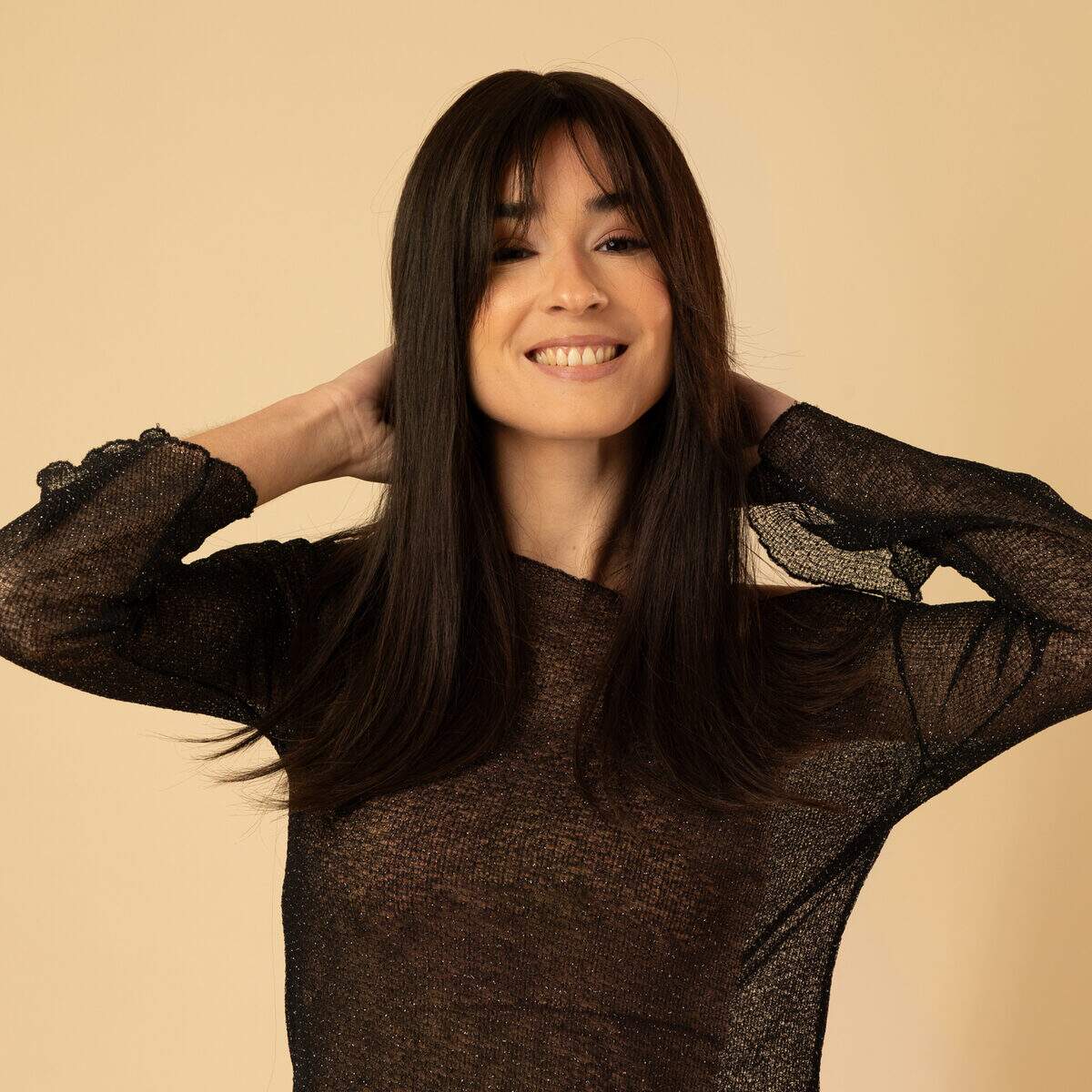 perruque lace front brun fonce profil coiffure mi longue elegante