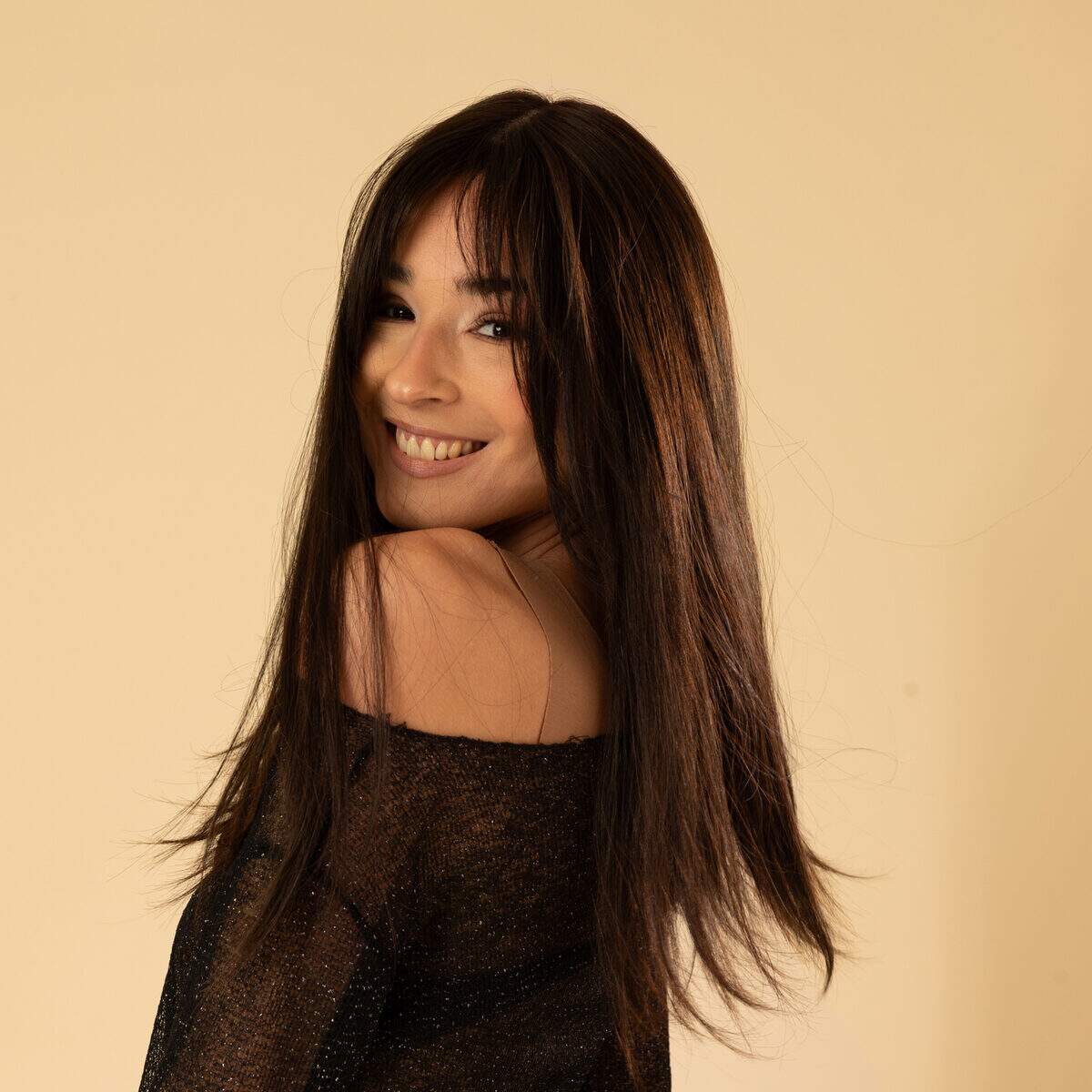 perruque de luxe brun fonce finition soignee et naturelle